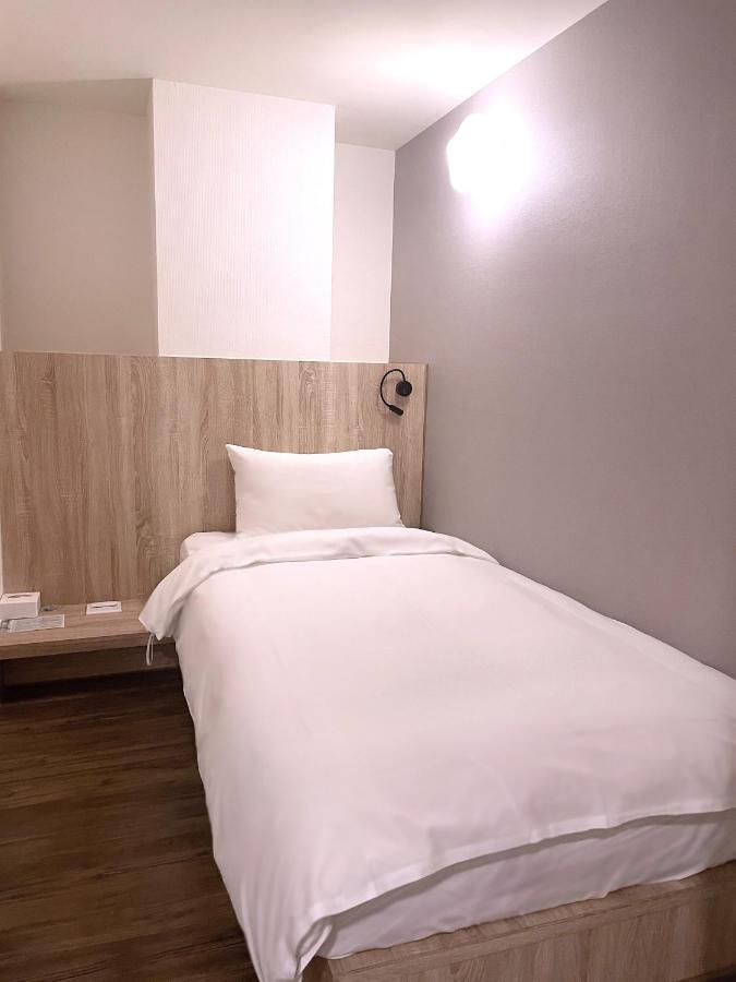 Single Inn-Kaohsiung Station Ngoại thất bức ảnh